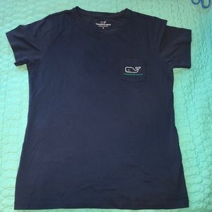 vineyard vines xmas pocket tee